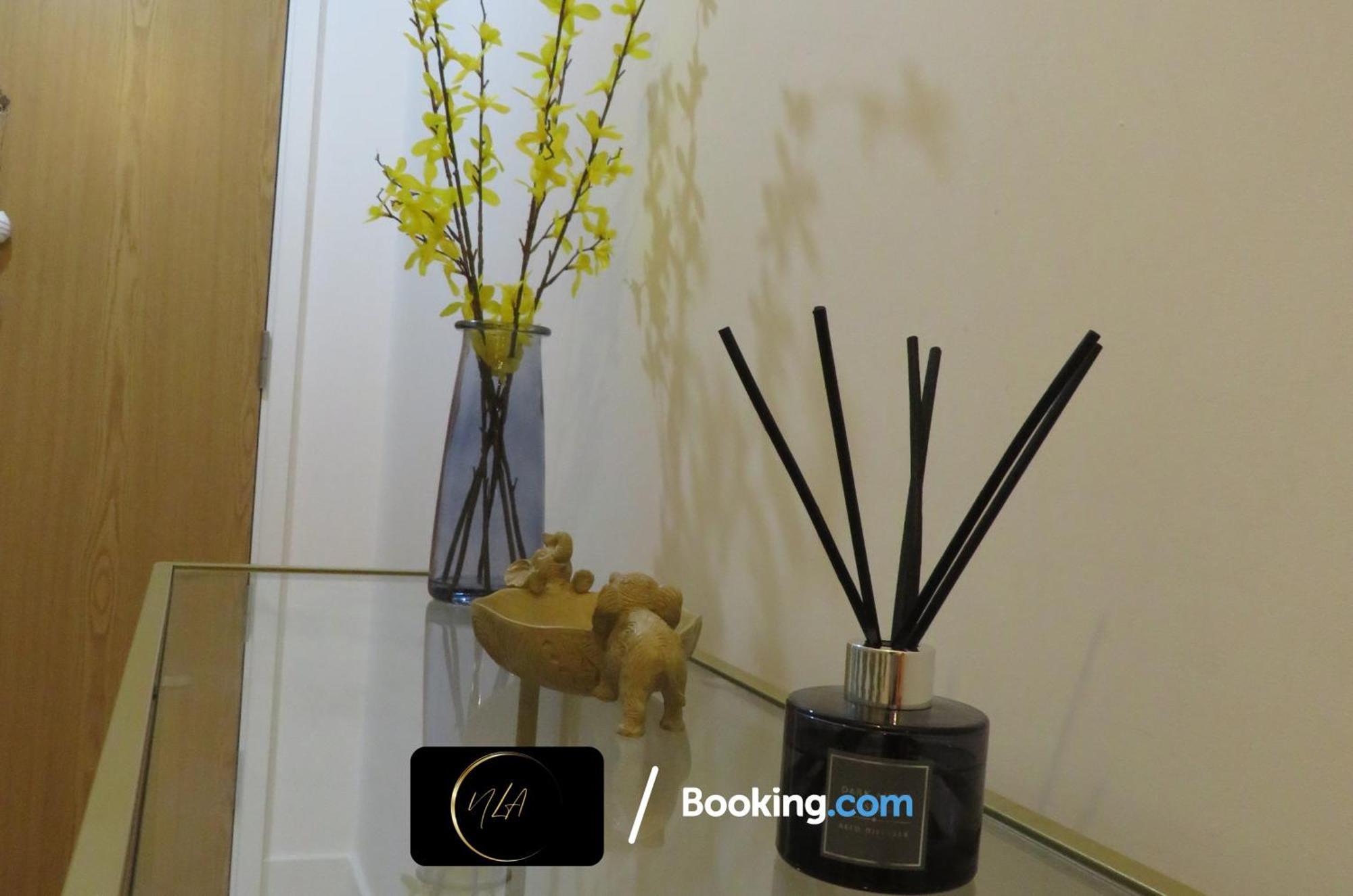 City Centre Apartment With Free Parking, 2 Bathrooms, Netflix And Wifi - Suitable For Contractors And Families - By Noor Luxury Accommodations Birmingham Extérieur photo