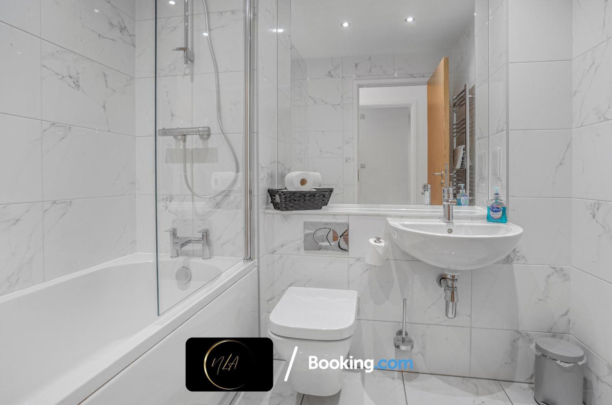 City Centre Apartment With Free Parking, 2 Bathrooms, Netflix And Wifi - Suitable For Contractors And Families - By Noor Luxury Accommodations Birmingham Extérieur photo