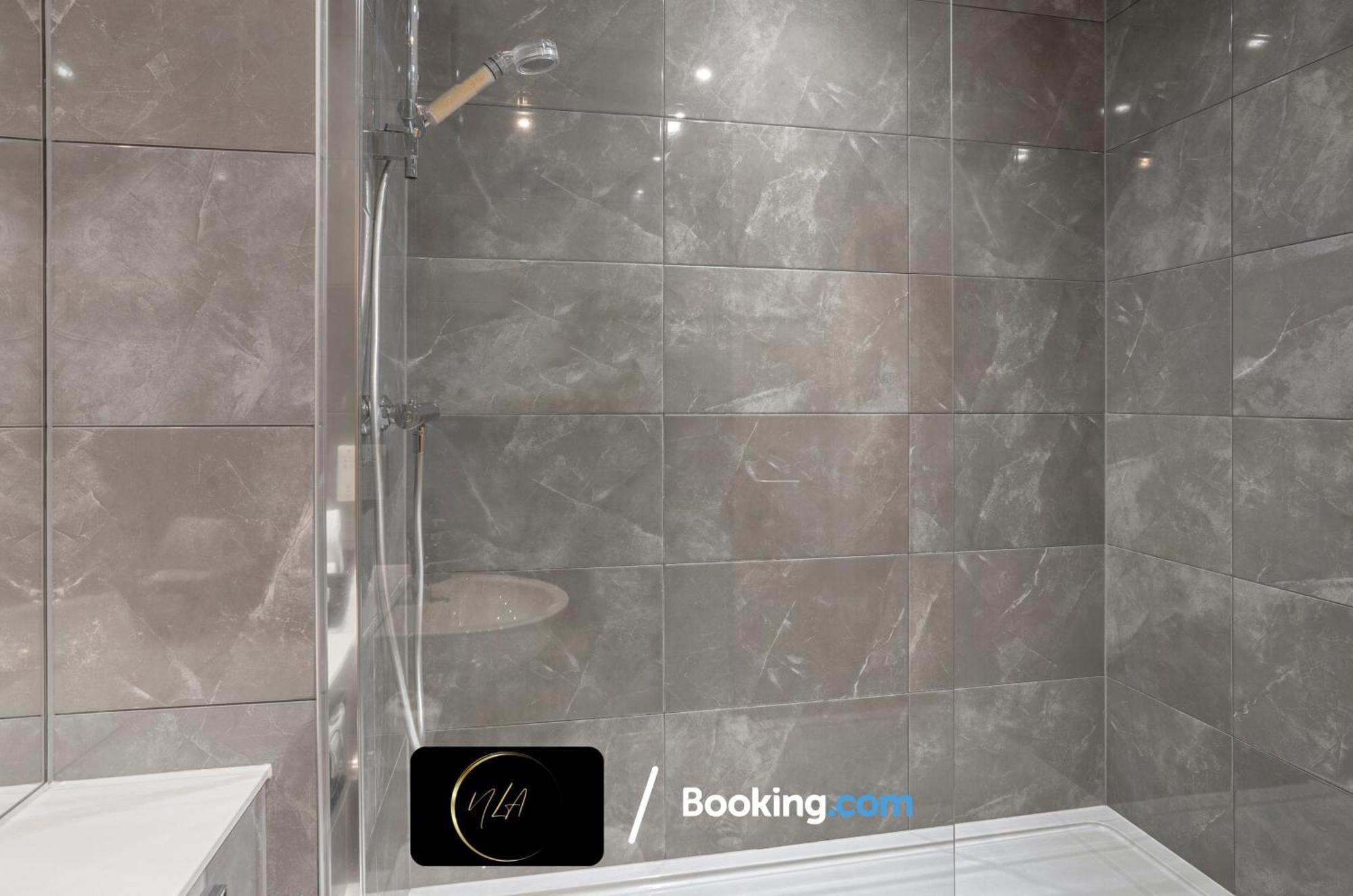 City Centre Apartment With Free Parking, 2 Bathrooms, Netflix And Wifi - Suitable For Contractors And Families - By Noor Luxury Accommodations Birmingham Extérieur photo