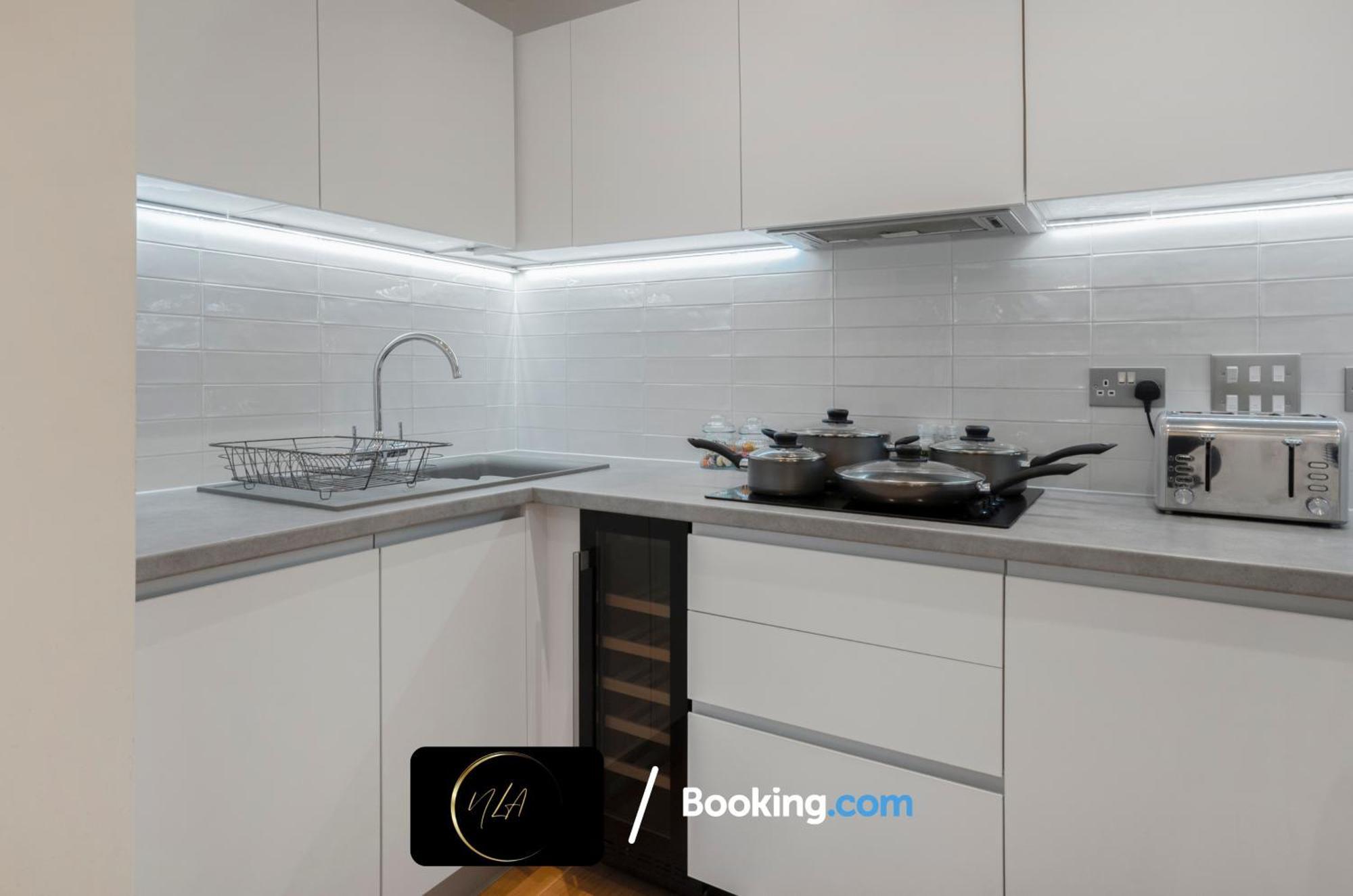 City Centre Apartment With Free Parking, 2 Bathrooms, Netflix And Wifi - Suitable For Contractors And Families - By Noor Luxury Accommodations Birmingham Extérieur photo