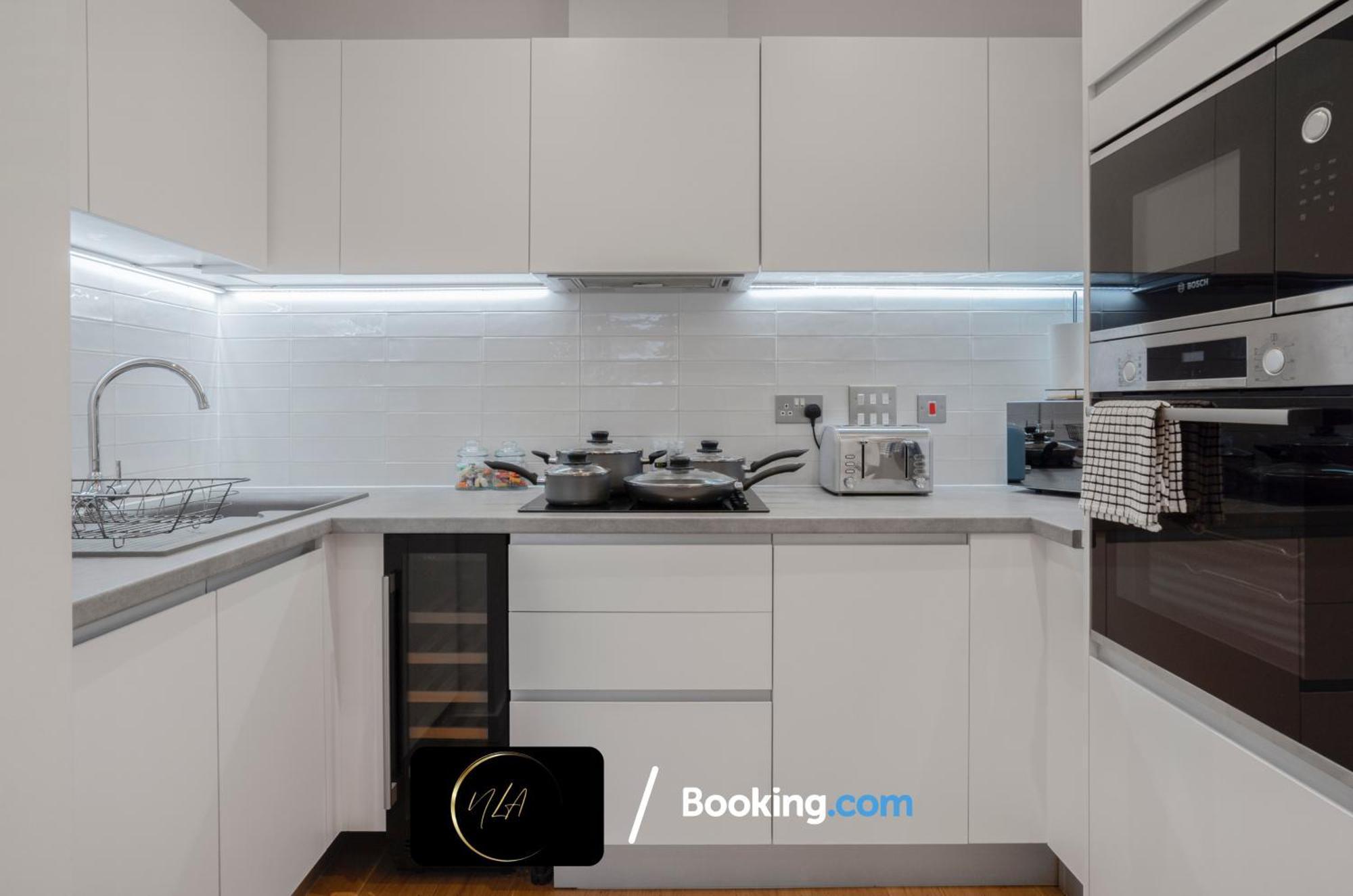 City Centre Apartment With Free Parking, 2 Bathrooms, Netflix And Wifi - Suitable For Contractors And Families - By Noor Luxury Accommodations Birmingham Extérieur photo